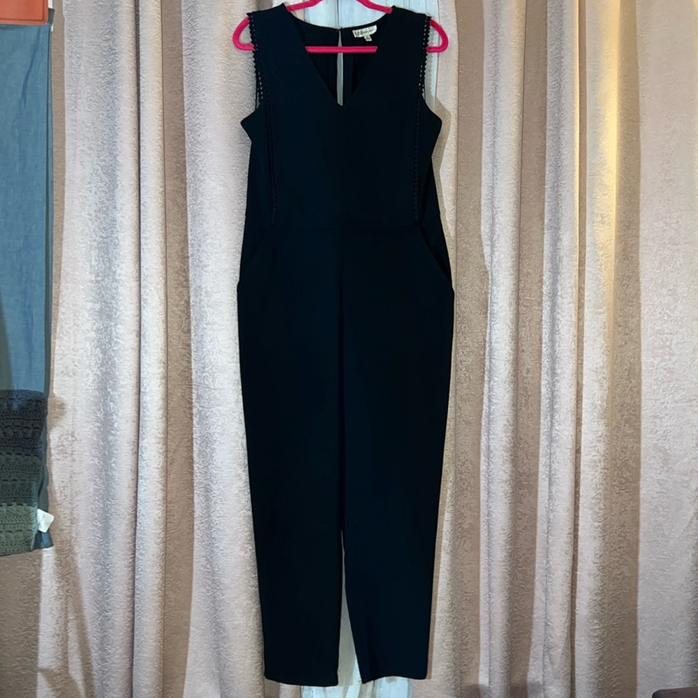 Neiman Marcus Size 10 Black Sleeveless Jumper